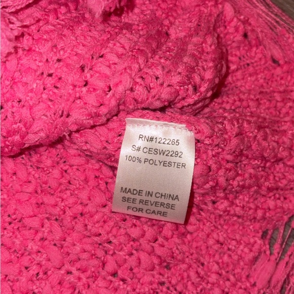 Adora Women’s Size Medium Hot Pink Sweater V-neck Chunky Warm Distressed EUC - Picture 7 of 7